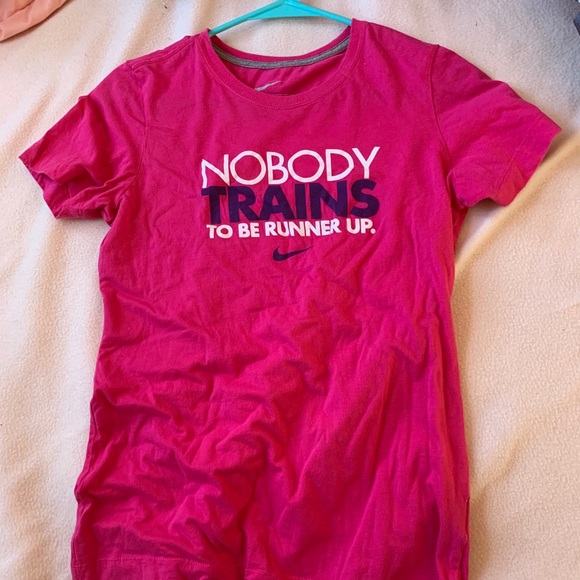 Mixture of Nike tops. - Picture 2 of 7